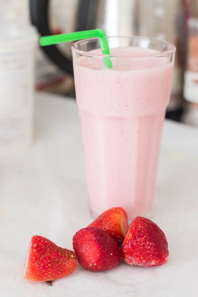 Keto Strawberry Smoothie - The Hungry Elephant